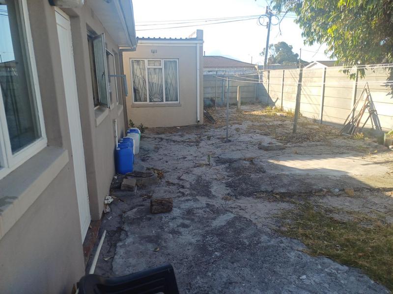 2 Bedroom Property for Sale in Grassy Park Western Cape